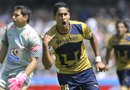 El jugador de Pumas David Izazola celebra una anotación ante el Pachuca, en un partido por la jornada 13 del Torneo Apertura 2012 del fútbol mexicano en el estadio Olímpico en Ciudad de México (México).
