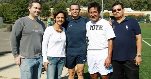 Walter Tejada (2do. der.), Manfredo Mejía (der.), Gustavo Torres (centro) y María Rosa Lucchini.