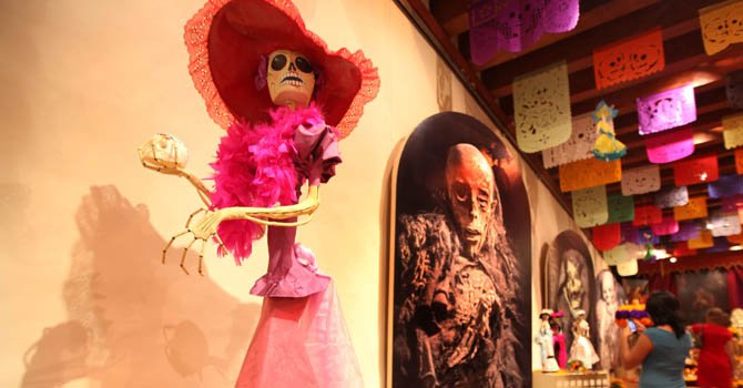 Las momias protagonizan el altar de muertos