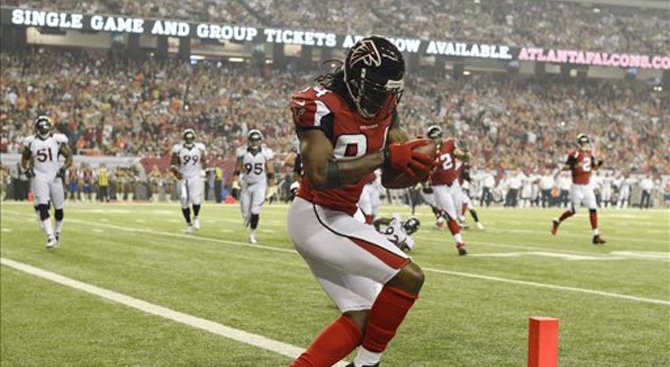 Los Falcons siguen invictos; Giants triunfales; Patriots se exhiben en Londres