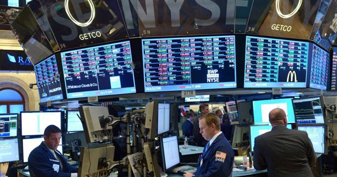 La economía de EU se recupera lentamente tras una profunda recesión