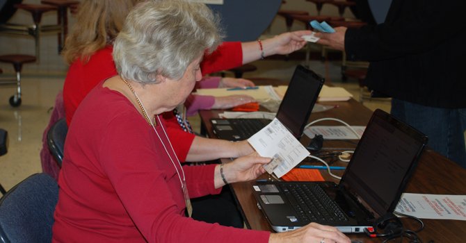 Virginia requiere a votantes mostrar identificación