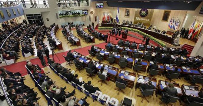El Salvador: aprueban voto en el exterior