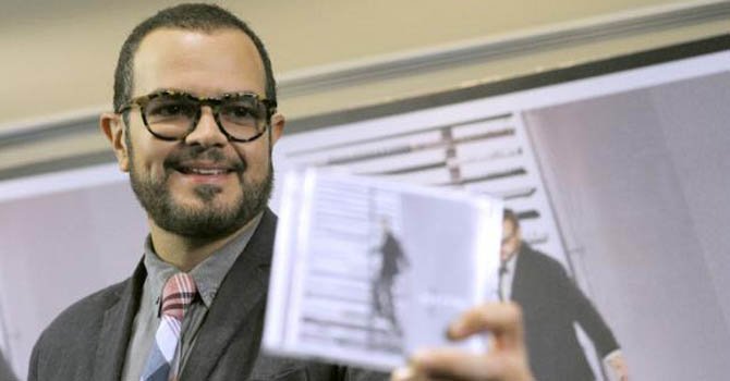 Syntek desempolva teclados y saca disco