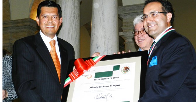 Honran la trayectoria de un sabio