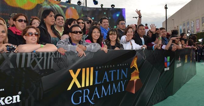 Los fans, las otras estrellas de los Latin Grammy