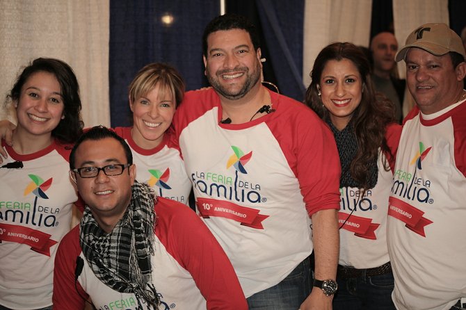 Participantes en la Feria de la Familia de Telemundo.