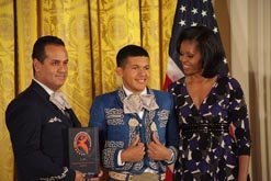 Premiados en la Casa Blanca por el National Arts and Humanities Youth Program Award 2012.