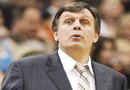 Kevin Mchale, entrenador de los Houston Rockets, pasa por un difícil momento tras la muerte de su hija.