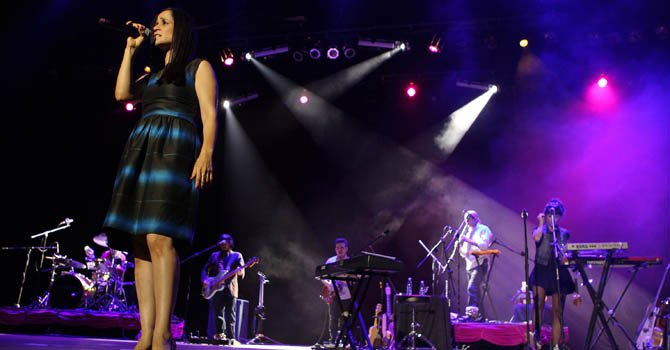 Julieta Venegas ofrece concierto contra el machismo