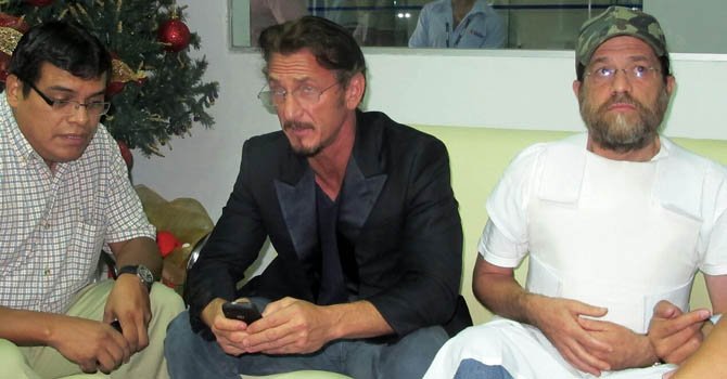 Sean Penn pide liberación de empresario de EE.UU.