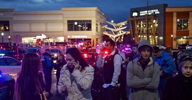 Tres mueren en tiroteo en mall de Oregon