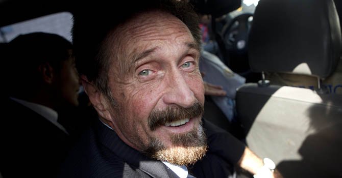McAfee llega a Miami tras ser deportado de Guatemala