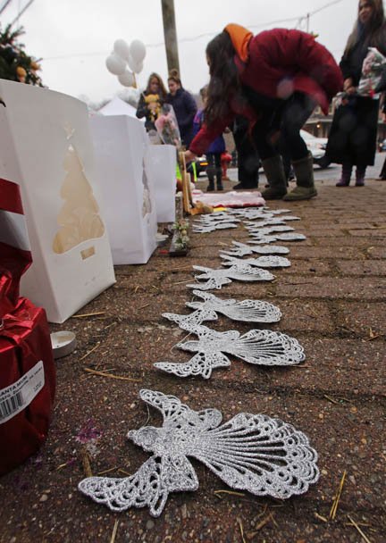 Un altar para recordar la memoria de los 20 niños que murieron en Connecticut.