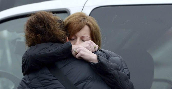 Newtown entierra a más víctimas de masacre