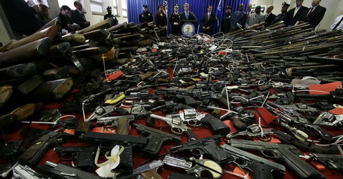 Tras tragedia de Newtown devuelven armas