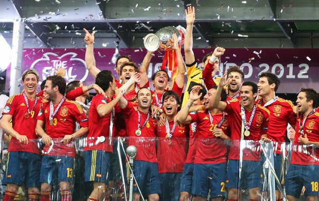 La selección española confirmó su estatus de reina del fútbol actual tras alcanzar un hito histórico de revalidar el título continental en la Eurocopa, doblete que unió al Mundial de Sudáfrica.