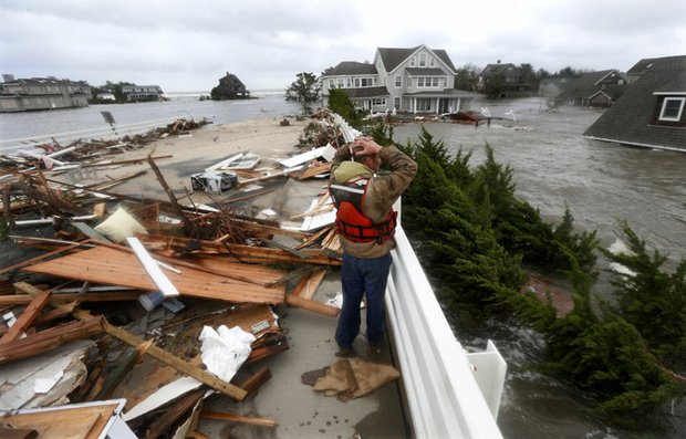 El 29 de octubre el huracán Sandy azotó la costa este del país. Hubo más de 100 muertos y cerca de 40 mil evacuados en Nueva York y Nueva Jersey, las áreas más golpeadas. Se necesitarán unos $50.000 millones para la restauración.