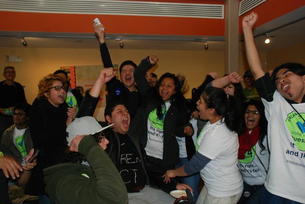 Estudiantes indocumentados en Maryland celebraron el 6 de noviembre la aprobación —por el voto popular— de la versión local del DREAM Act, que les permitirá pagar tarifas como residentes en las universidades.