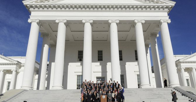 Hispanos "invaden" el capitolio de Virginia