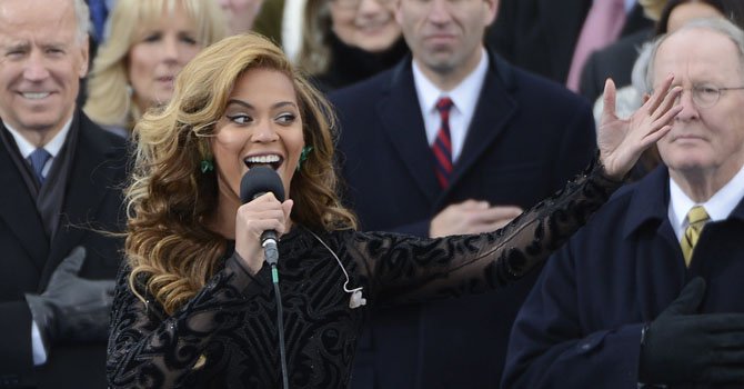 Beyonce admite que cantó el himno con pista