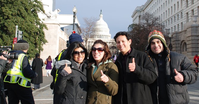Hispanos viajaron de lejos para ver a Obama jurar