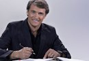 Al firmar con esta importante cadena de television hispana, el actor inicia una nueva etapa en su carrera.