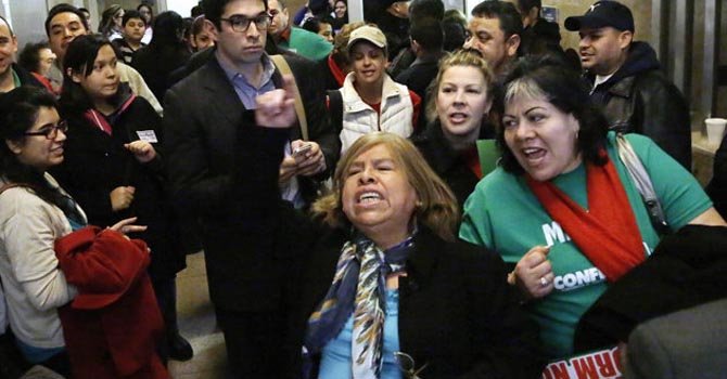 Illinois dará licencias de conducir a indocumentados