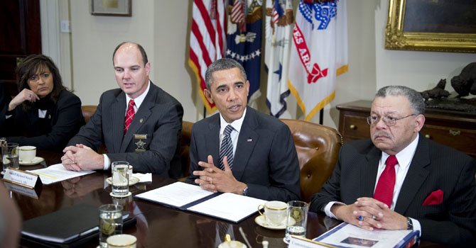 Obama busca apoyo para impulsar leyes contra armas