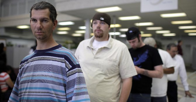 Desempleados en Maryland pagan cargos extra