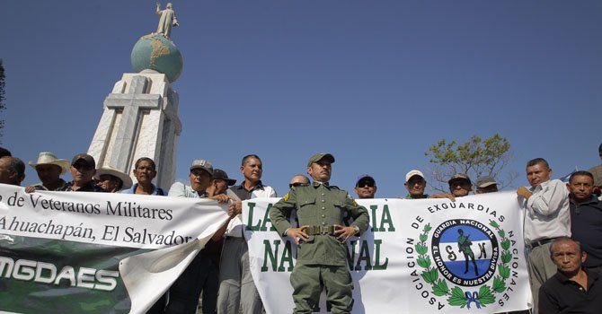 El Salvador: veteranos de guerra exigen sus derechos