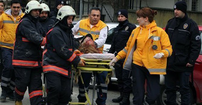 Turquía: dos muertos en atentado a embajada