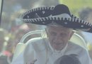 Papa Benedicto XVI paseó en su papamovil por las calles de Guanajuato, México en su visita el 24 de marzo, 2012.