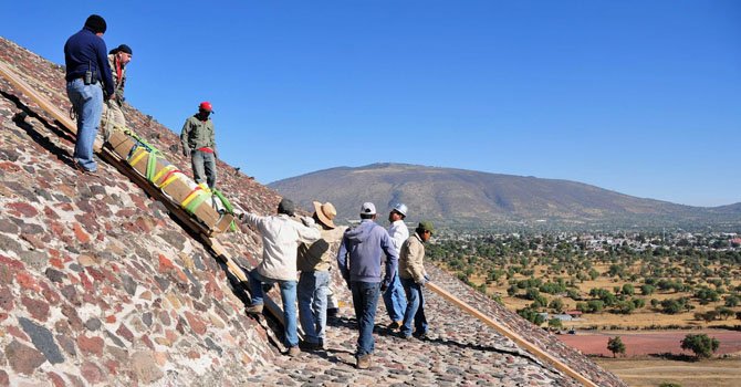 México: descubren piezas prehispánicas en pirámide