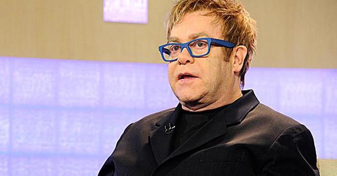 Elton John lanza campaña contra el sida en San Valentín