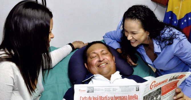 Sigue incertidumbre tras regreso de Chávez