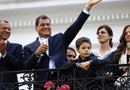 Tras recibir los primeros resultados electorales que le dan la victoria. Rafael Correa agradeció el apoyo de los votantes en un mensaje ante cientos de personas congregadas en la Plaza de la Independencia, frente al palacio de Carondelet, sede del Ejecutivo, después de que sondeos a pie de urna le dieran la victoria.