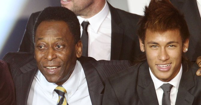 Pelé critica y elogia a su compatriota Neymar