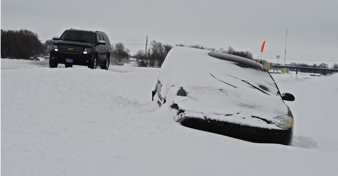 Tormenta de nieve paraliza el tráfico en el centro del país