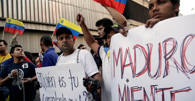 Venezuela: estudiantes exigen la verdad sobre Chávez