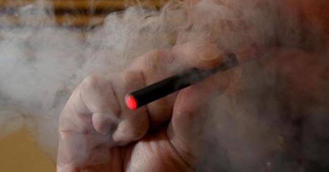 Más personas usan el cigarrillo electrónico
