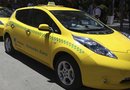Detalle de los dos primeros taxis eléctricos en Río de Janeiro durante la inauguración de la nueva sede de Nissan.