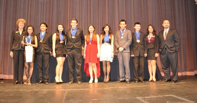 Estudiantes de Olympic High School Representarán a SD en Campeonato de Decatlón Académico de CA