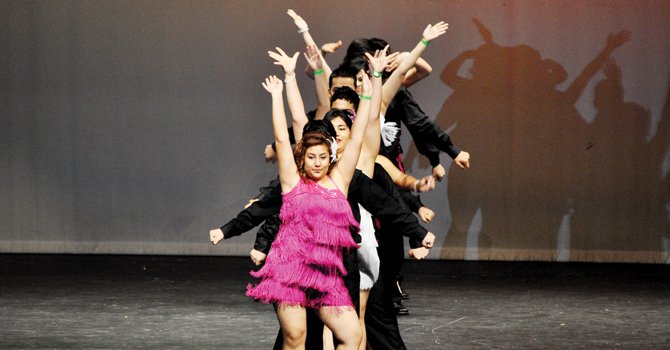 Ritmo latino en escuela de VA