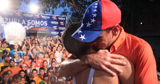 Capriles y Maduro siguen en batalla por la presidencia
