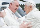 Un abrazo entre el papa emerito Bendicto XVI y el papa Francisco quedará grabado en la historia mundial