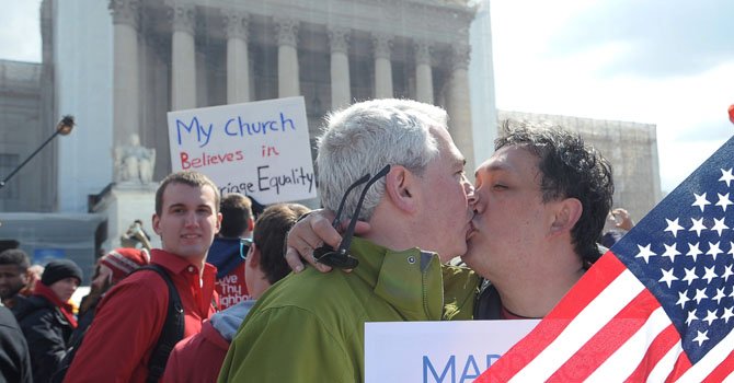 Corte Suprema muestra dudas sobre bodas gays