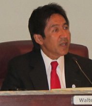 Walter Tejada, presidente de la Junta de Gobierno de Arlington.