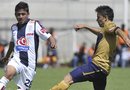 En la imagen, el jugador de Pumas Efraín Valverde (Decha.) disputa el balón con Julio Gómez, del Pachuca, en un
partido por la jornada 13 del Torneo Apertura 2013.