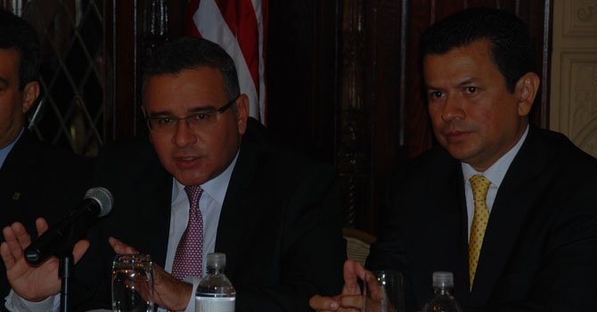 Presidente salvadoreño pide ampliación de TPS